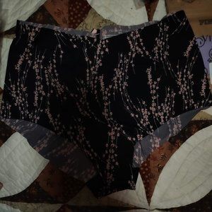 Brand New!! Cute !! VICTORIA'S SECRET No-Show Cheeky Panty XL